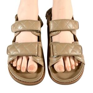 Tony Bianco Women’s Hiranni Honey Sheep Napa Flat Sandals US9